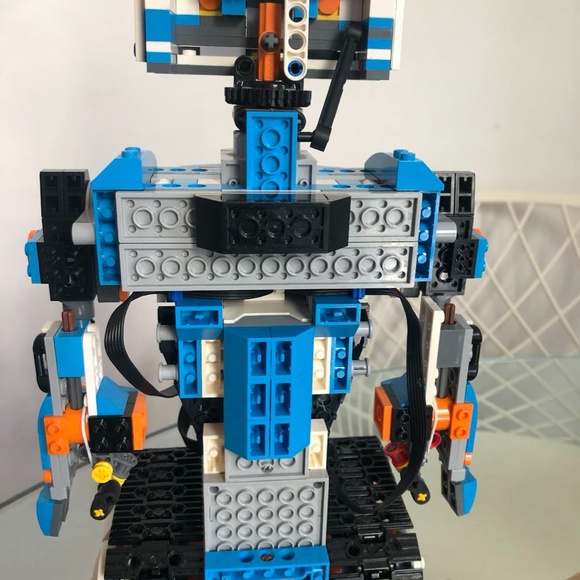 Lego BOOST: Vernie the Robot - Picture 4 of 6